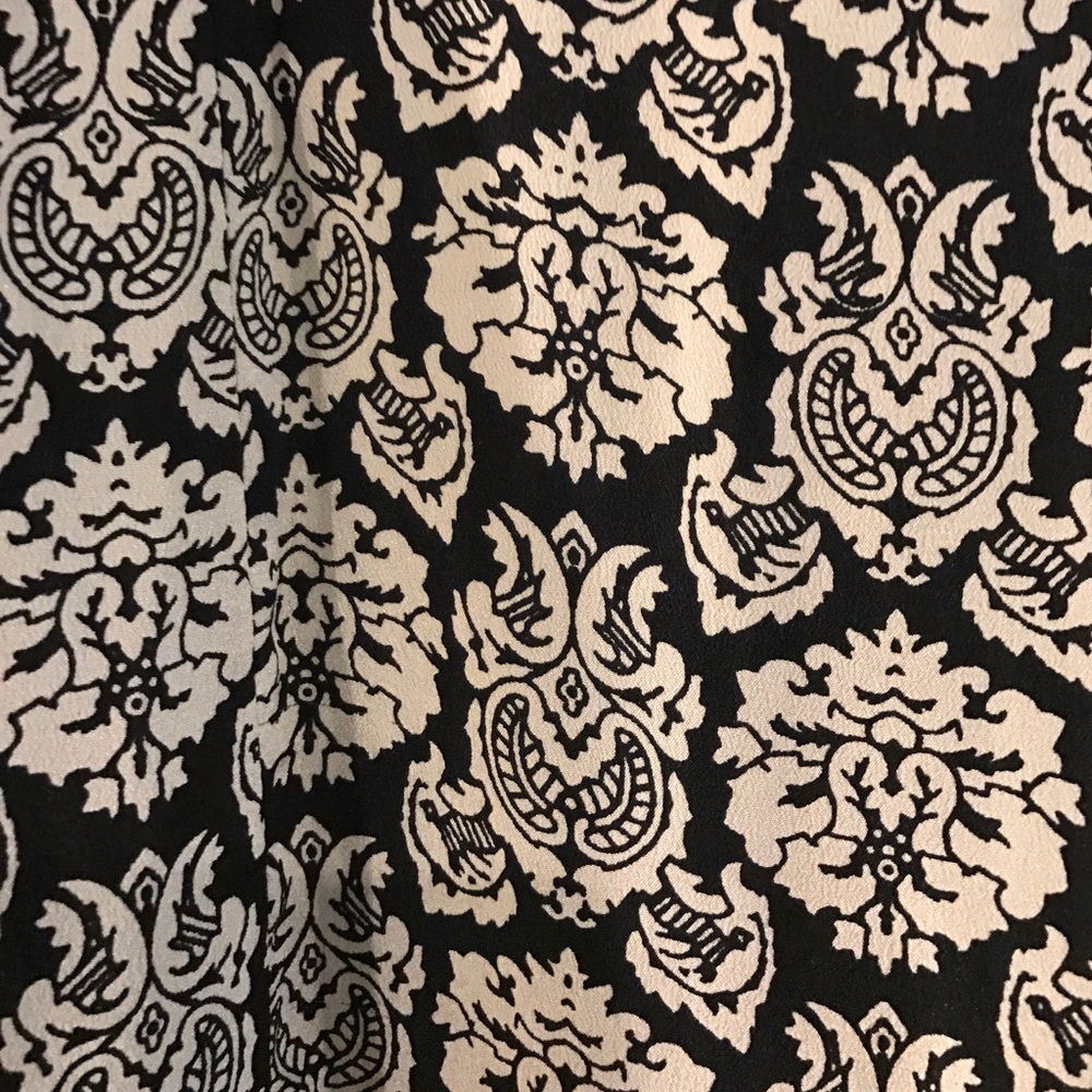 Tolani Black and White Printed Tank Top - Picture 3 of 6